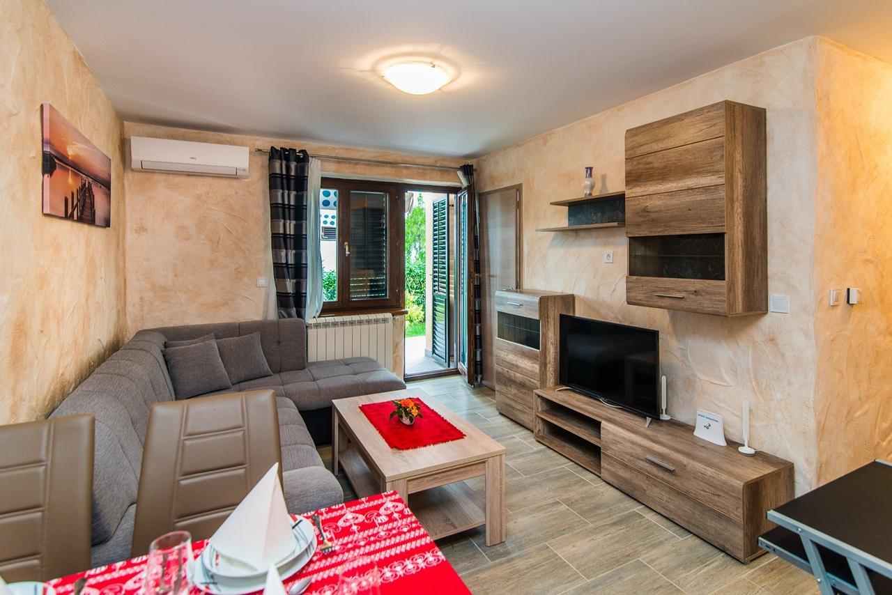 Apartment Stela Πόρετς Εξωτερικό φωτογραφία