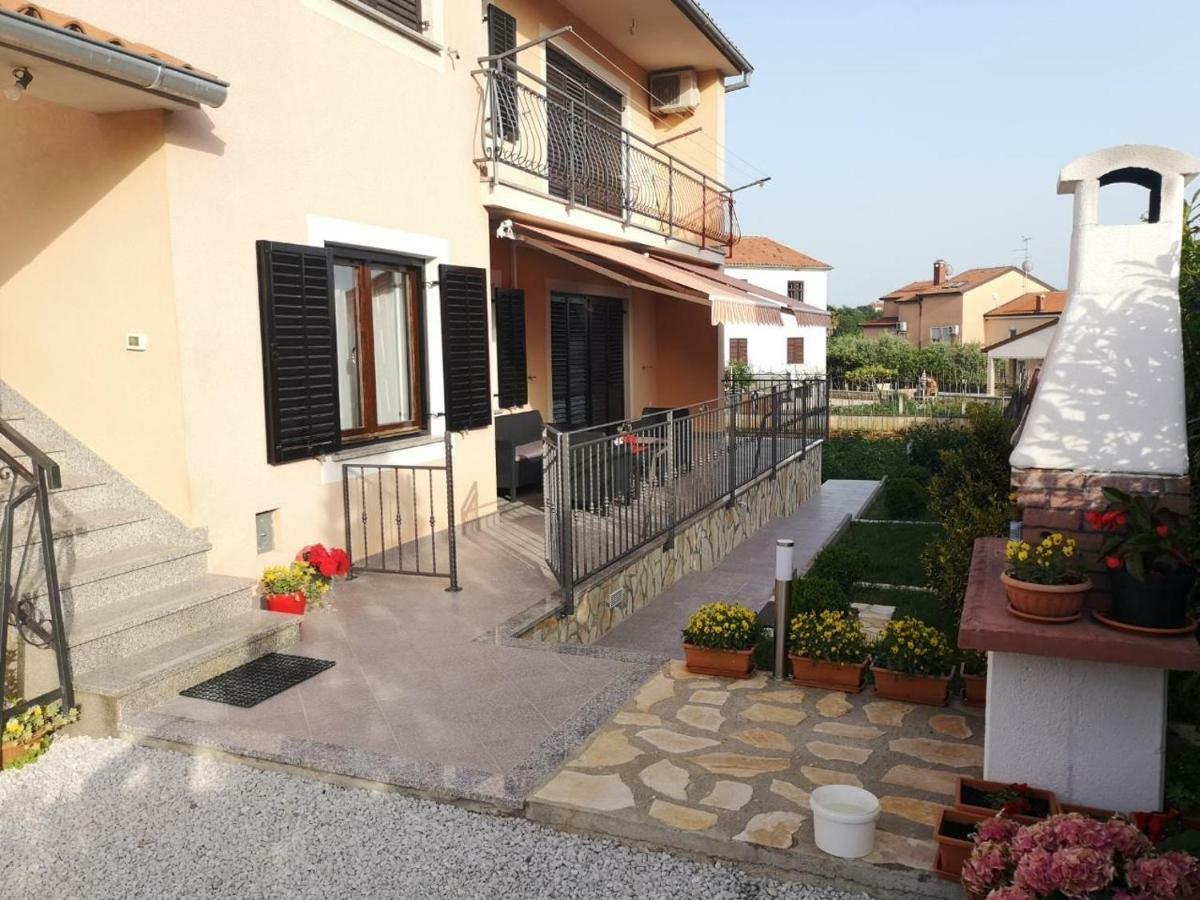 Apartment Stela Πόρετς Εξωτερικό φωτογραφία
