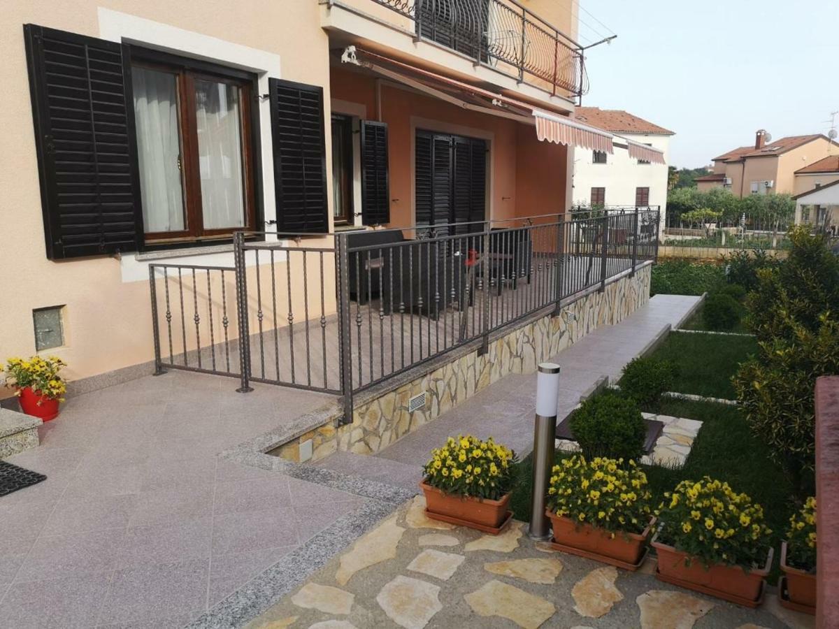 Apartment Stela Πόρετς Εξωτερικό φωτογραφία